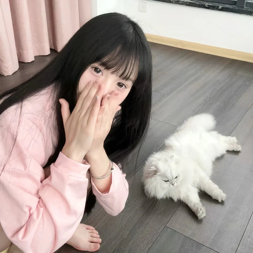模仿女孩